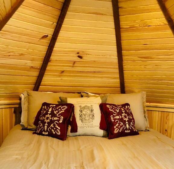 스위트, The Victorian On Main