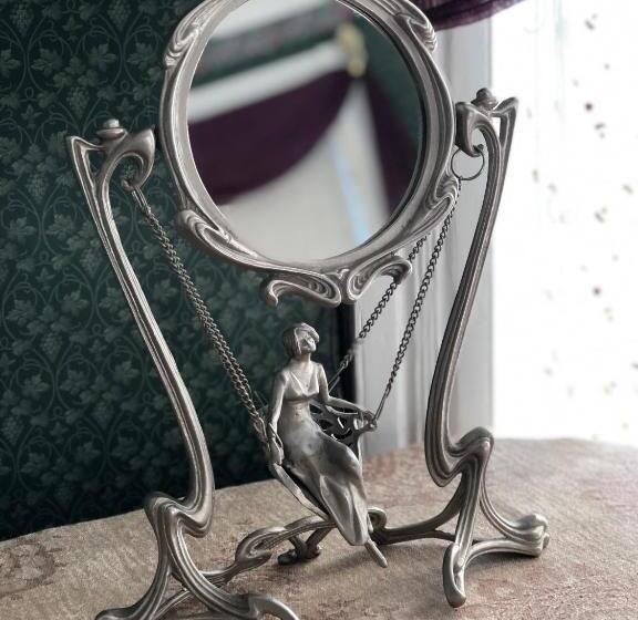 발코니가 있는 스위트, The Victorian On Main