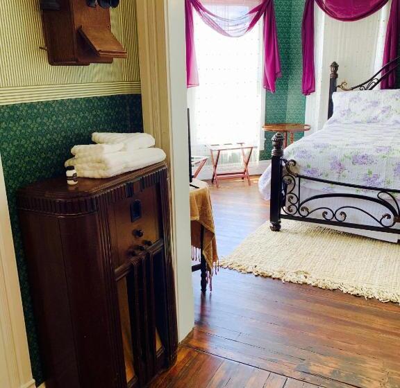 Люкс с Балконом, The Victorian On Main