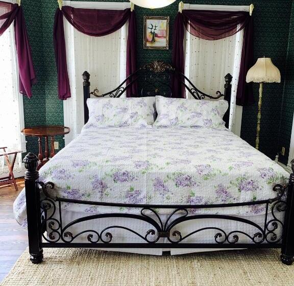 발코니가 있는 스위트, The Victorian On Main