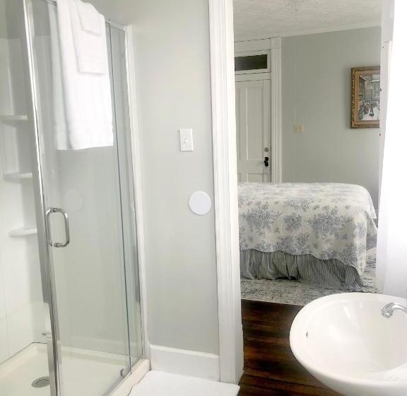 스탠다드 룸, The Victorian On Main