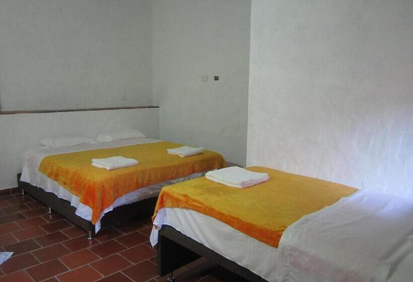 חדר סטנדרט לארבעה, Central Graciela