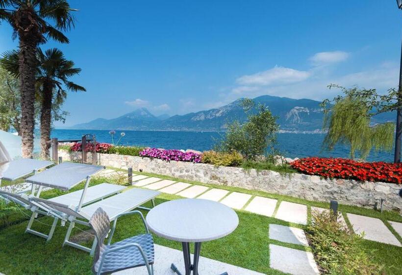 Superior room with lake view, Locanda Fassa