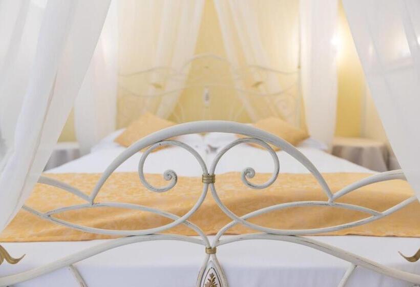 Superior room with lake view, Locanda Fassa