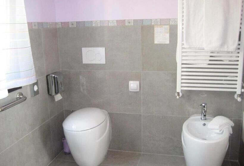 Superior room with lake view, Locanda Fassa