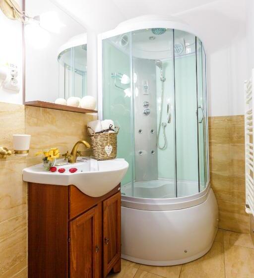 חדר דלוקס, Pensiunea Avy