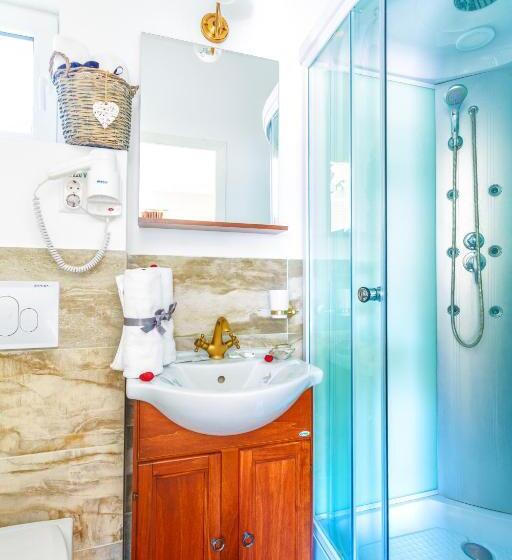 חדר דלוקס, Pensiunea Avy