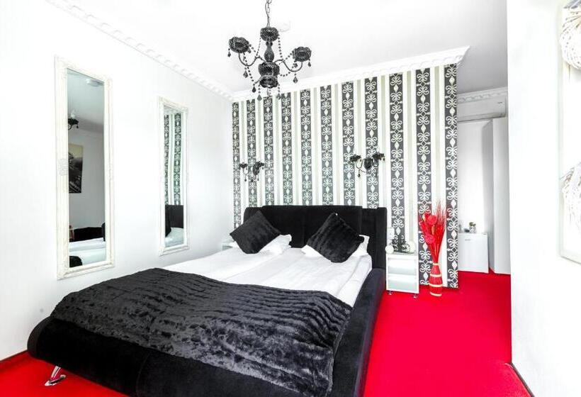 חדר דלוקס, Pensiunea Avy