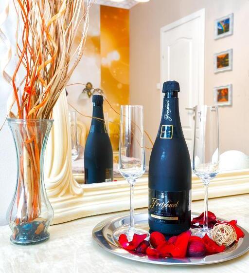 חדר דלוקס, Pensiunea Avy