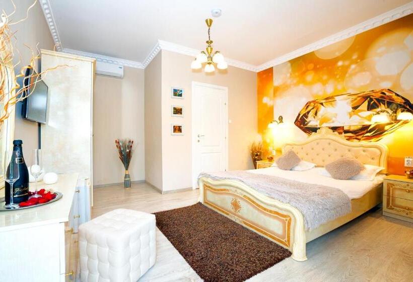 חדר דלוקס, Pensiunea Avy