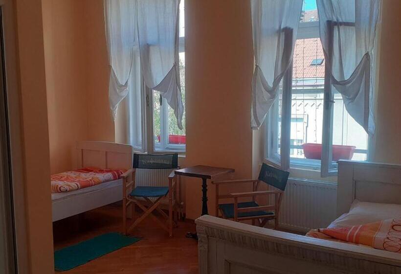 اتاق استاندارد, B&b Lakis&takis