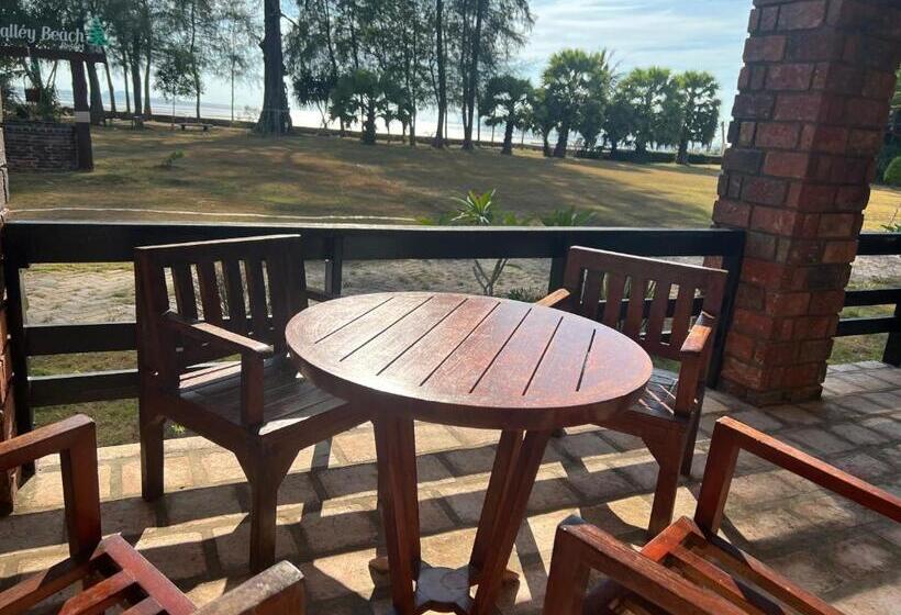 패밀리 룸, The Chevalley Beach Resort