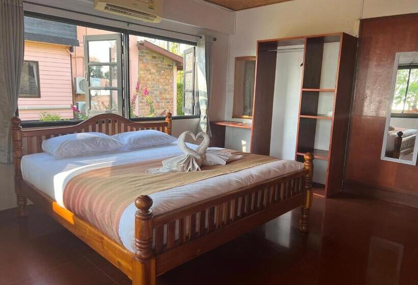 패밀리 룸, The Chevalley Beach Resort