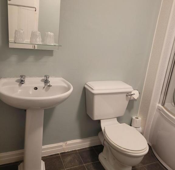 Семейный Номер, Bower House Inn