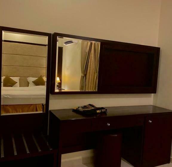 דירת חדר, Moon Gate 2