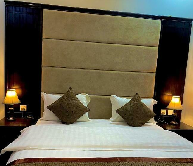 דירת חדר, Moon Gate 2