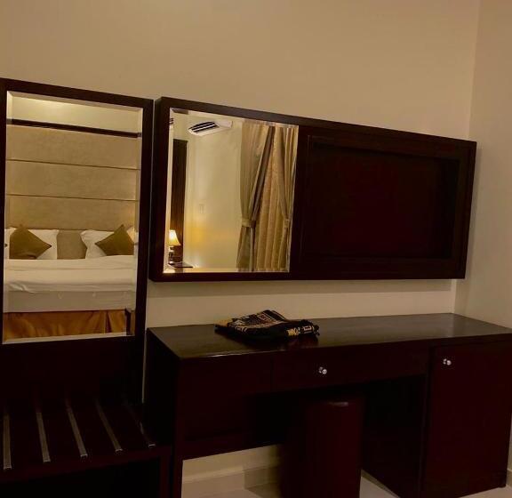 חדר אקונומי, Moon Gate 2