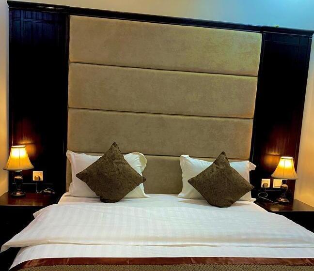 חדר אקונומי, Moon Gate 2