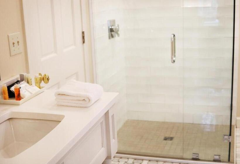 キングサイズベッドのスイートルーム, The Greystone Inn