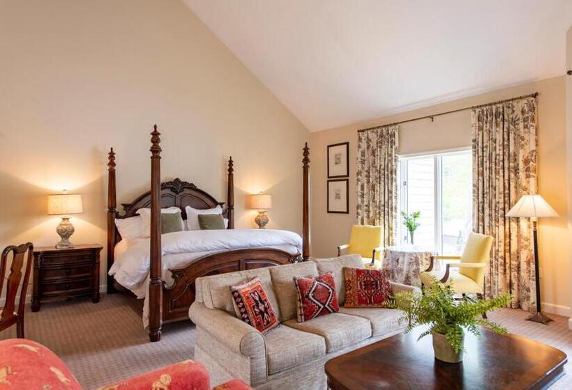 デラックスの4人部屋, The Greystone Inn