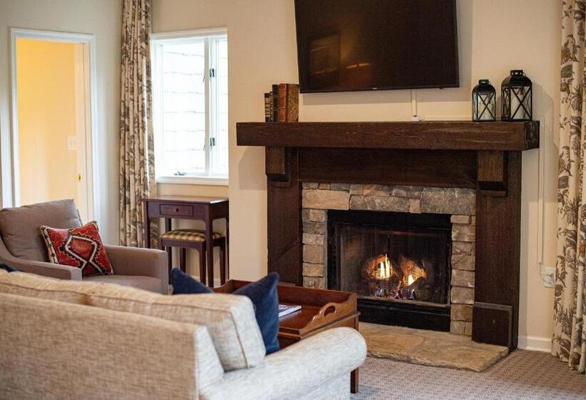 デラックスの4人部屋, The Greystone Inn