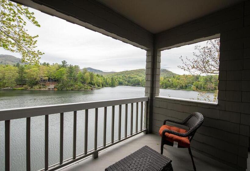 デラックスの4人部屋, The Greystone Inn