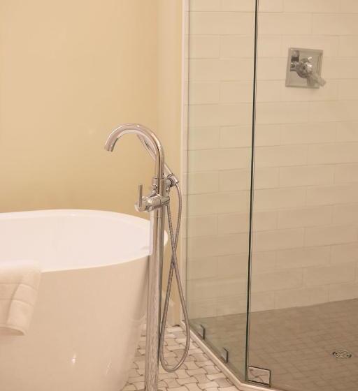 デラックスルーム, The Greystone Inn