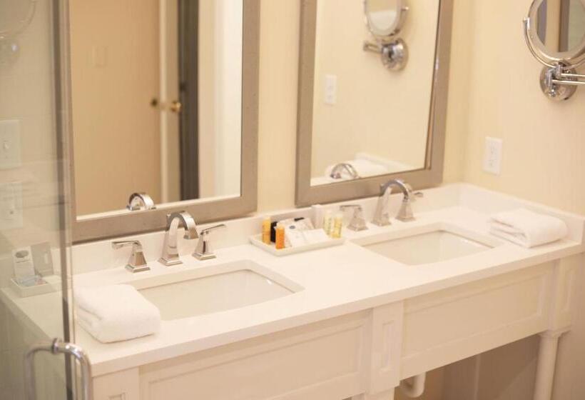 デラックスルーム, The Greystone Inn