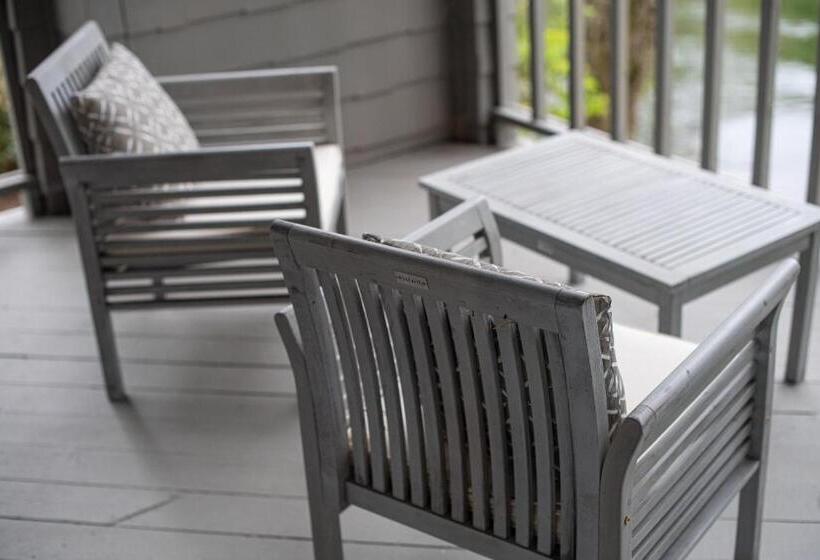 デラックスルーム, The Greystone Inn