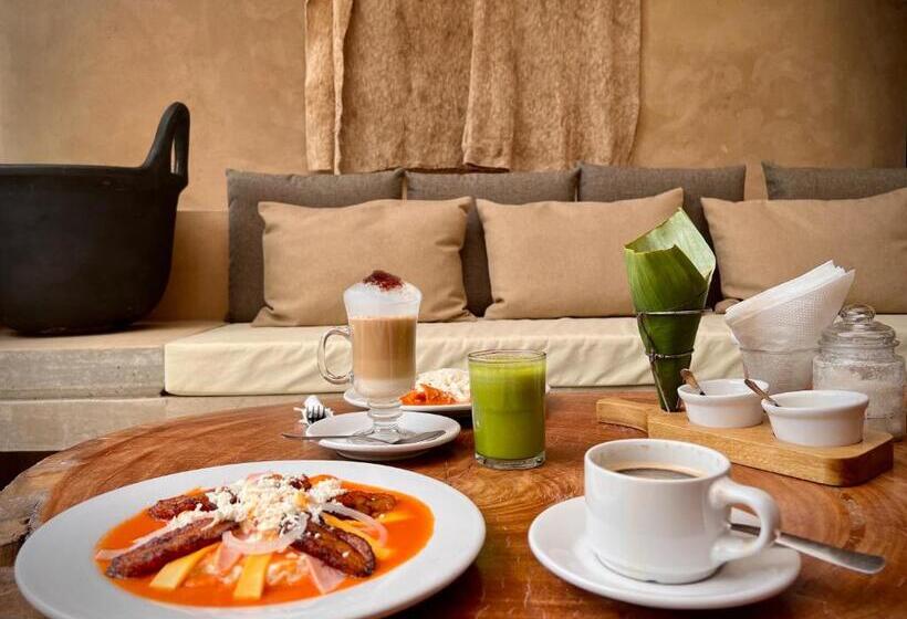 اتاق لوکس, Maya Bell