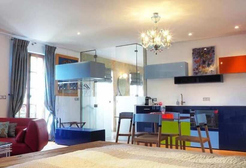 Люкс Superior, Besharat Gallery & Museum