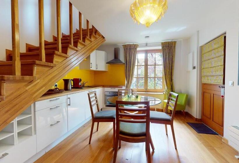 Люкс Дюплекс, Besharat Gallery & Museum