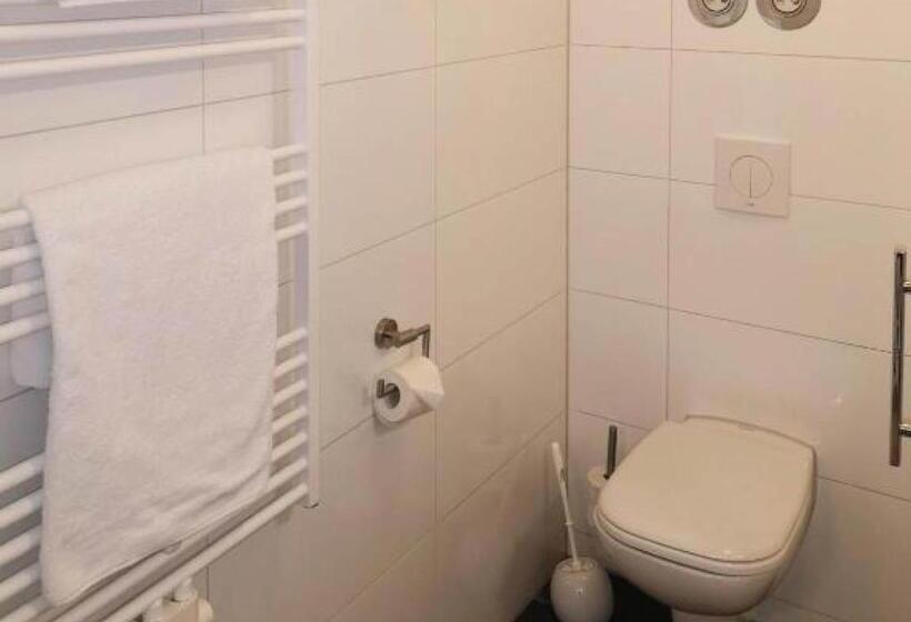 标准间, Zur Traube