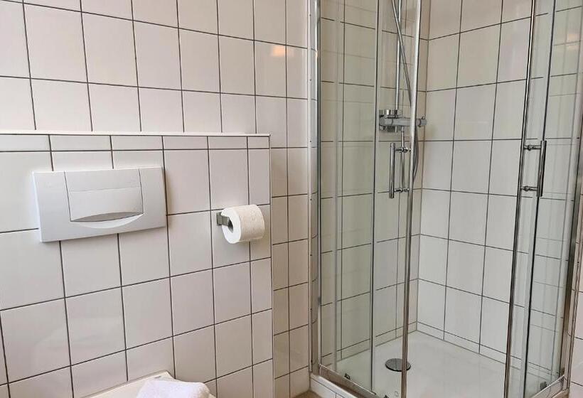 Номер Стандарт, Zur Traube