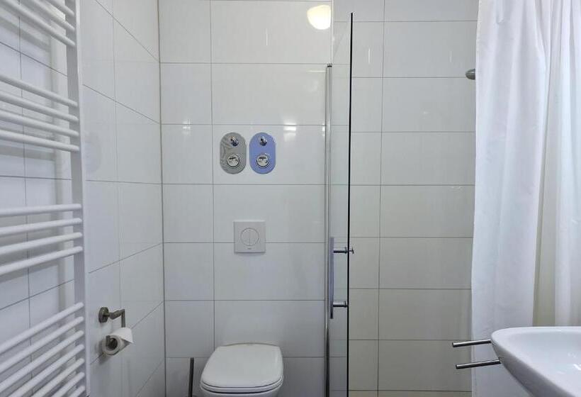 标准间, Zur Traube