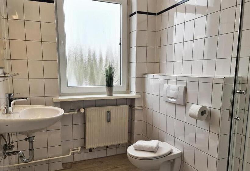 标准间, Zur Traube