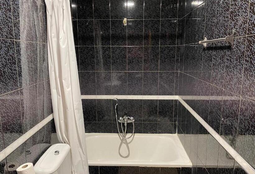 经济房, Hostal Torresmancha