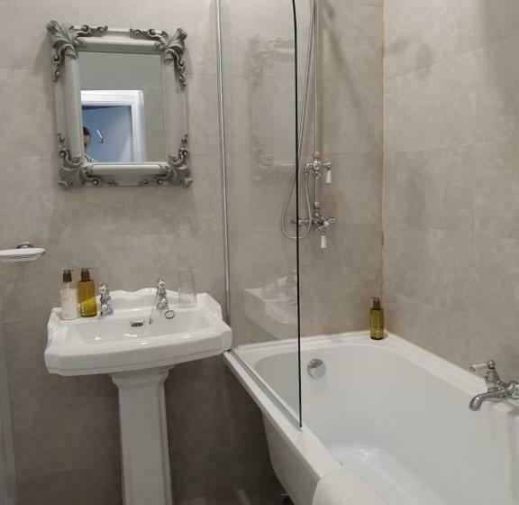 标准间, Strathardle Lodge