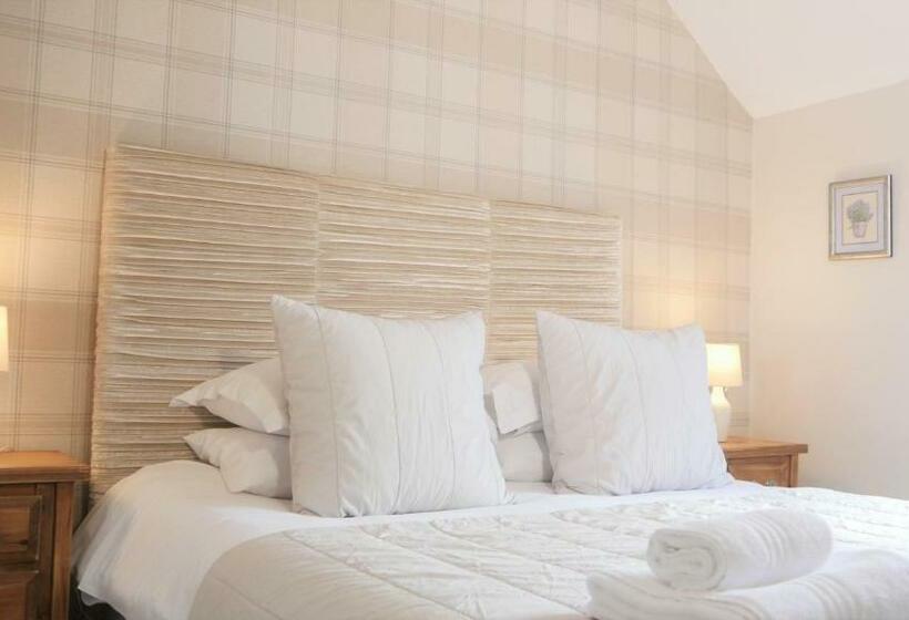 חדר לארבעה סטנדרטי עם נוף לגינה, Strathardle Lodge