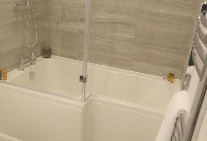 带大床的套房, Strathardle Lodge