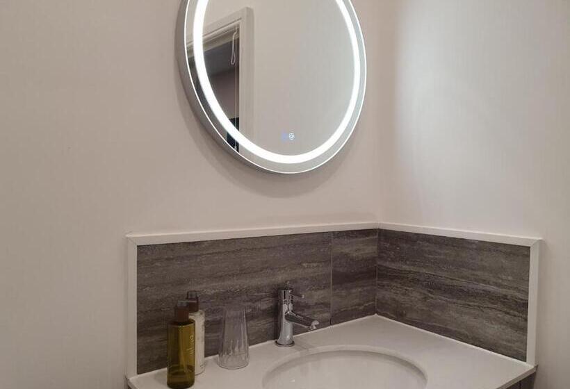 스위트 킹사이즈 침대, Strathardle Lodge