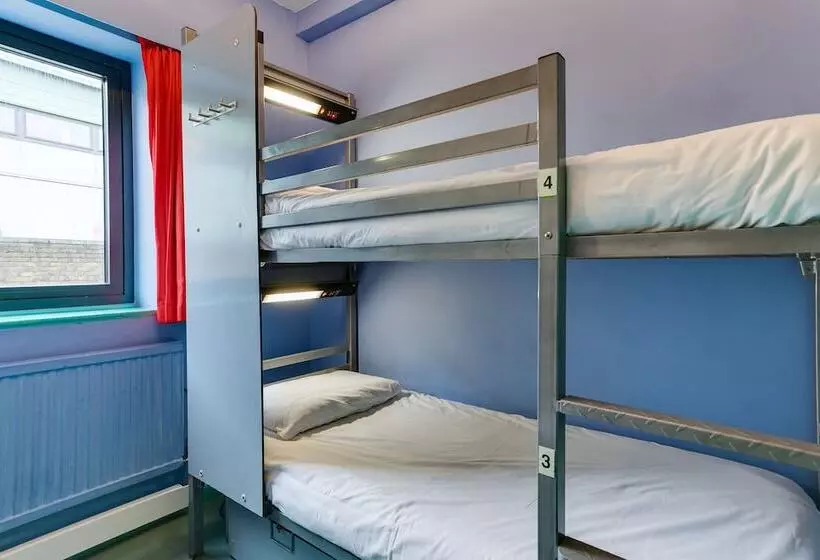 ルームシェアのワンベッド, Clink 261 Hostel