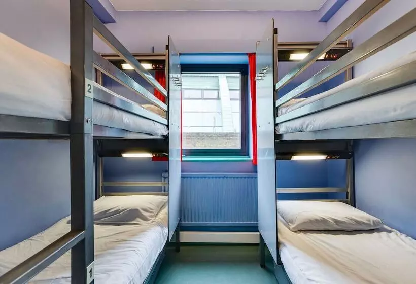 ルームシェアのワンベッド, Clink 261 Hostel