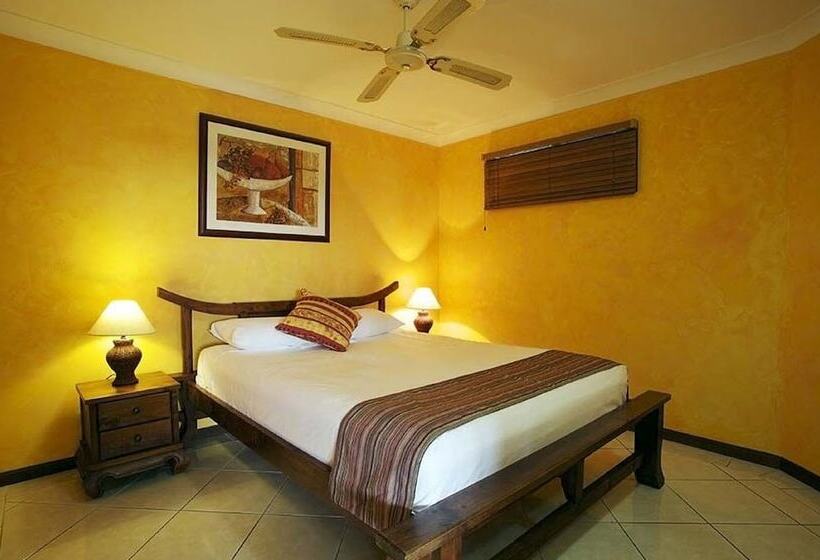 Апартаменты 1 Спальня Вид на Сад, At Water's Edge Resort