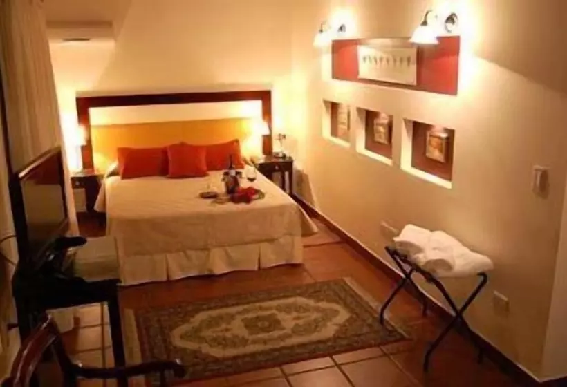 سوییت جونیور, Delvino Boutique