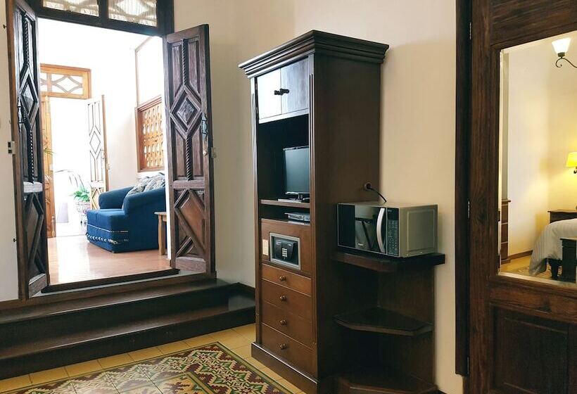 جناح جونيور, Mi Solar