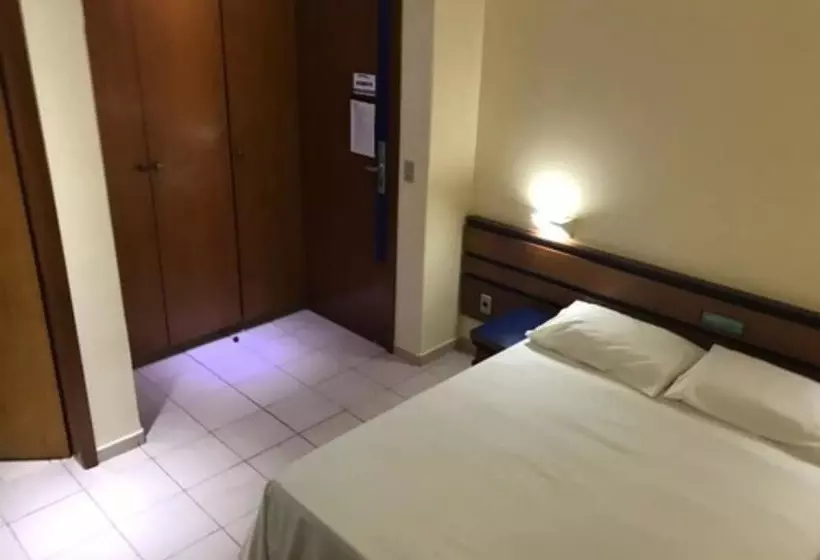 اتاق استاندارد سه نفره, Oft Plaza Oeste