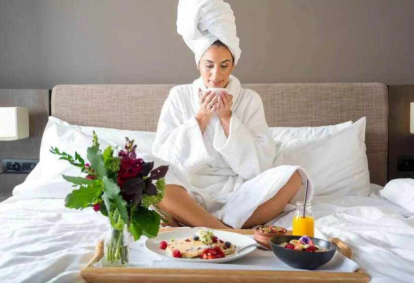 Deluxe-huone Puistonäkymä, Pullman Adelaide