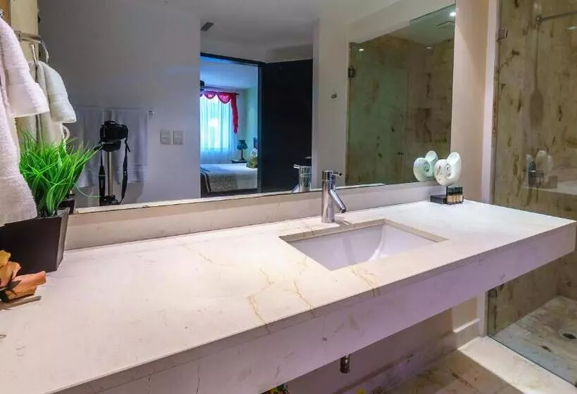 プールの見える1ベッドルームアパートメント, The Elements Oceanfront & Beachside Condo