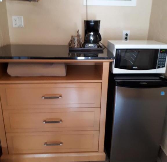 クイーンサイズベッドのスタンダードルーム, Park Motel